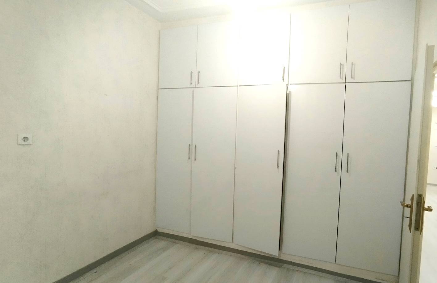 فروش آپارتمان ۷۰ متری بازسازی کامل در گلستان (نزدیک اقبال) با پارکینگ سندی - تصویر 3